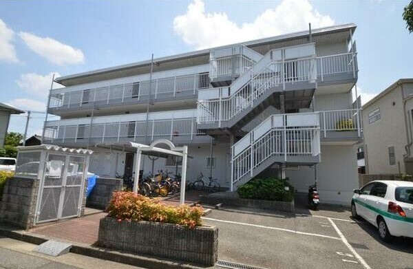 エステートピア桃林丘のエントランス