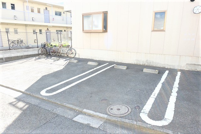 朋會マンションBの駐車場