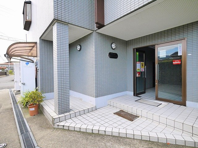 アーバンライフレジデンス天理のエントランス|ゆとりのあるエントランスです