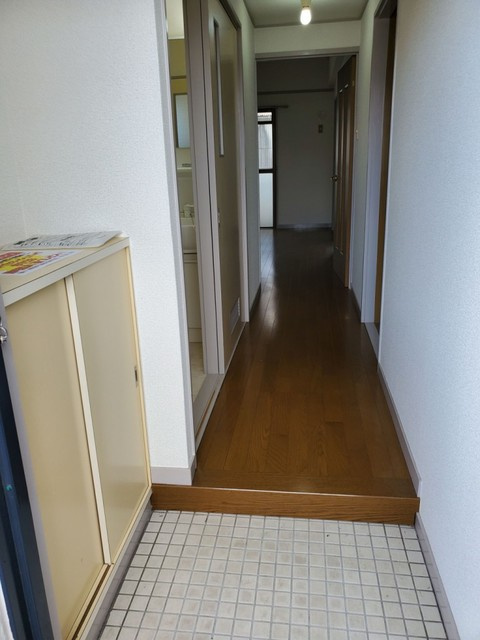 ウイングビルの玄関