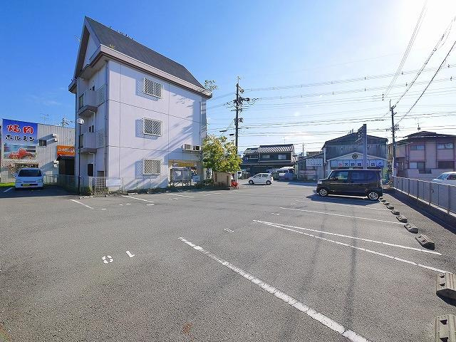 トゥールモンドの駐車場|カースペースがあります