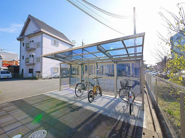 トゥールモンドのその他共用部分|屋根付き駐輪場です
