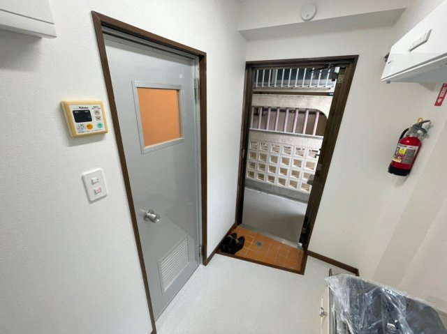【玄関】 | コーポ若葉 | ※退去前の為、別部屋の写真を掲載しております。