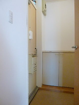 コーポ橋口 東棟の玄関