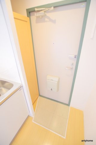 ラムール西天満　仲介手数料無料の玄関