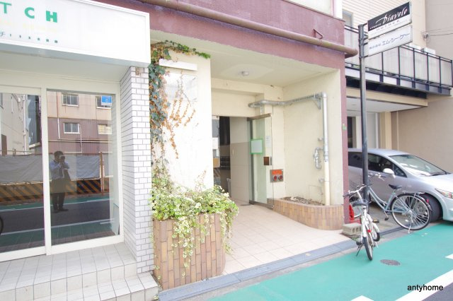 ラムール西天満　仲介手数料無料のエントランス