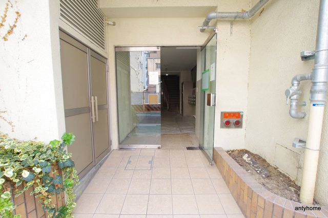 ラムール西天満　仲介手数料無料のエントランス