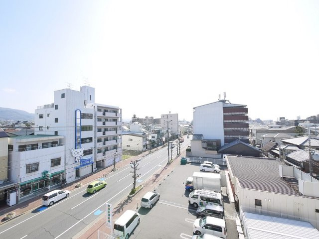 平和奈良ビルの展望|交通量の多い道路沿いで夜道も安心。