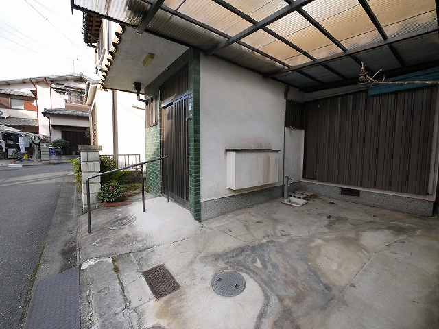 南京終町３丁目一戸建ての駐車場|駐車場があるので、車を買う予定の方も安心です