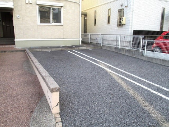 フローラル　スクエア　　刈谷市近郊の賃貸はクラスホーム刈谷店の駐車場