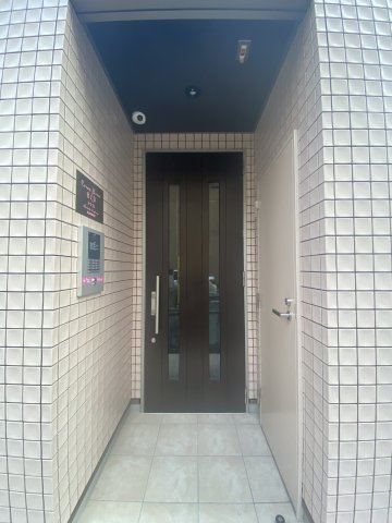 クリームハウスビルのエントランス