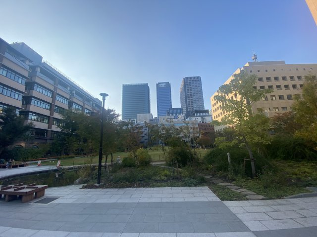 クリームハウスビルの周辺