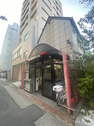 クリームハウスビルの周辺