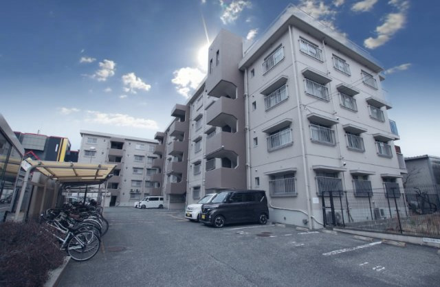 エメラルドマンション東那珂の外観