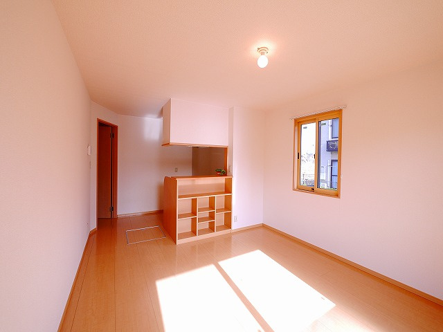 グランシャリオ（八条）の居間・リビング|こちらの居間で趣味の時間をお楽しみください