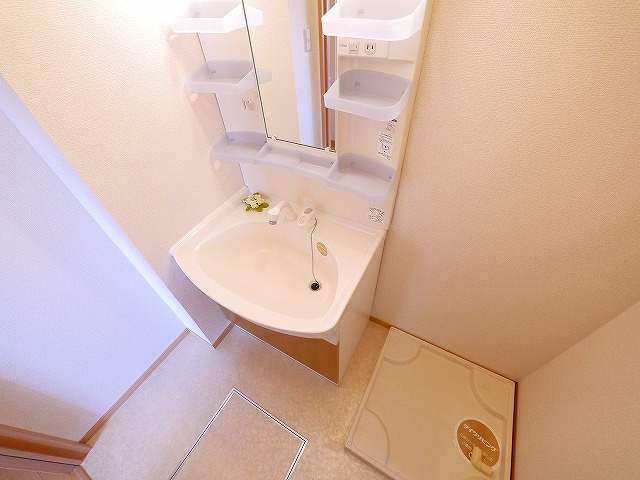 グランシャリオ（八条）の洗面所|脱衣スペースもあります