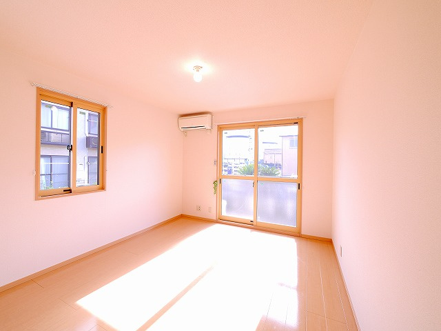 グランシャリオ（八条）の居間・リビング|ゆったり過ごせる居間です