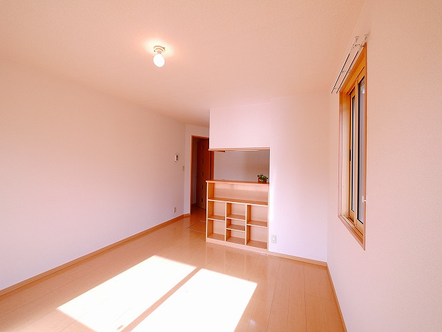 グランシャリオ（八条）の居間・リビング|こちらの居間で趣味の時間をお楽しみください