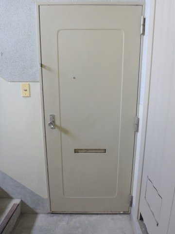 ビレッジハウス境港第三1号棟の玄関