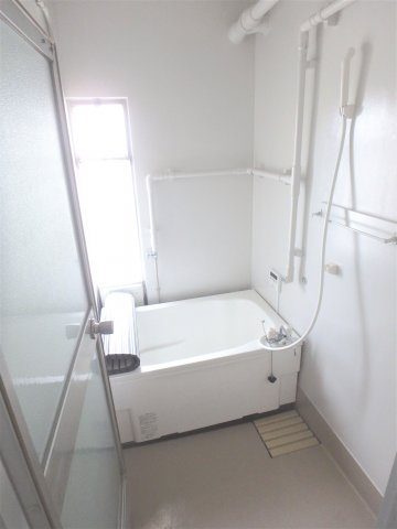 ビレッジハウス境港第三1号棟の浴室|103号室の写真です。