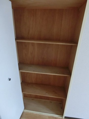 【収納】 | ルミエール日吉 | 洋室5帖のお部屋にある収納スペースです！高さがある収納スペースでかさ張るお荷物もすっきり！