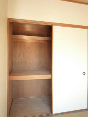 【収納】 | ルミエール日吉 | 和室6帖のお部屋にある押入れです！押入れはかさばるお布団や季節のお洋服を収納するのに便利！