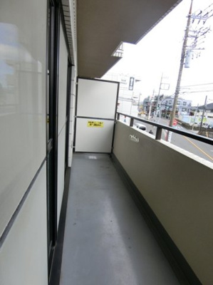 【バルコニー】 | ルミエール日吉 | バルコニーは南向きで陽当たり良好です！お洗濯物はお昼からでも乾きそう☆気分転換をするにもおすすめです☆