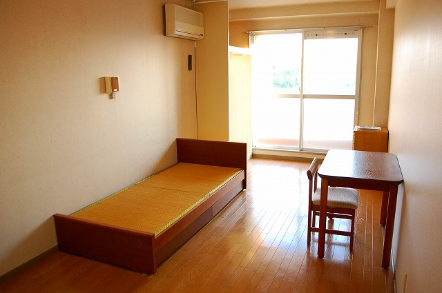 DORMITORY　MISS　PRINCEの洋室