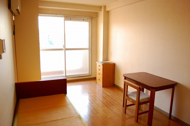 DORMITORY　MISS　PRINCEの居間・リビング