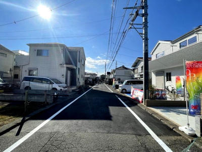 【前面道路含む現地写真】 | 日野市旭が丘５丁目新築戸建て３棟　２号棟