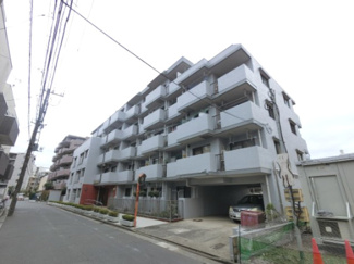 【外観】 | 総戸数４７戸、昭和６１年７月築、管理人は日勤勤務につき管理体制良好です♪