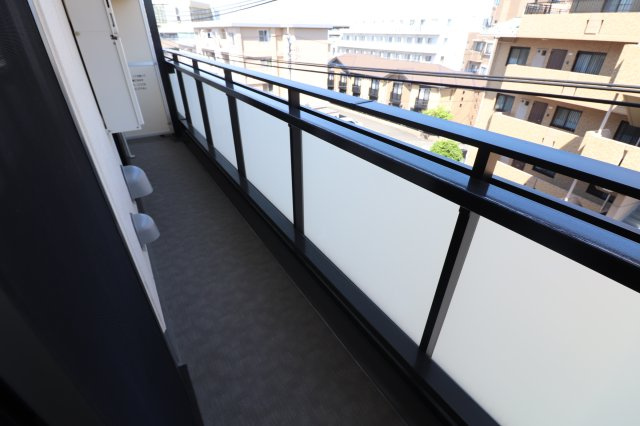 プライオール協和登戸のバルコニー