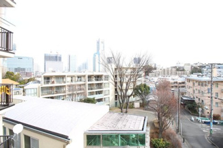 【展望】 | バルコニーからはランドマークタワーを一望！開放的な現地の眺望をぜひ実際にご覧になって下さい！