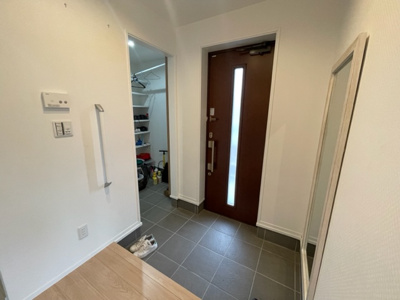 【玄関】 | 花野路三丁目6番4号（C-7）