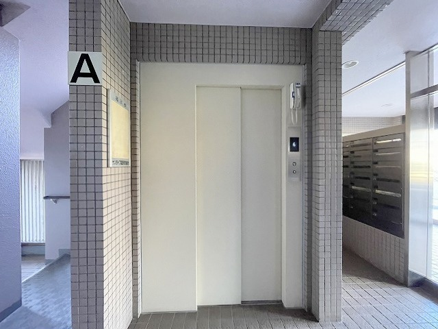 サンライフ鷹野のその他共用部分|エレベーター完備の物件になります