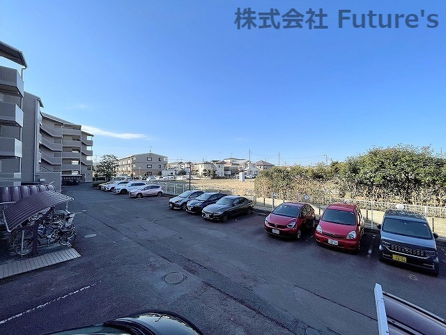 サンライフ鷹野の駐車場|敷地内駐車場