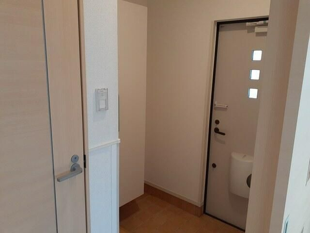 ドムス　プールスの玄関