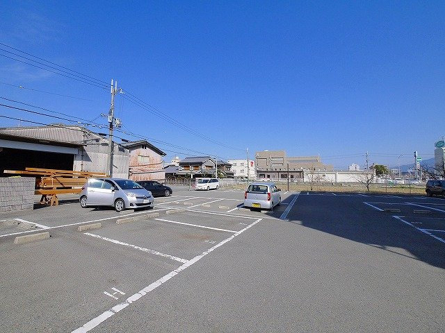 グランシャリオ桜井の駐車場|駐車場に車を止められます