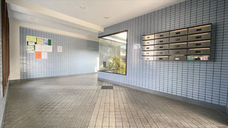 【エントランス】 | キレイなエントランスはしっかりと管理が行き届いている証拠ですね。