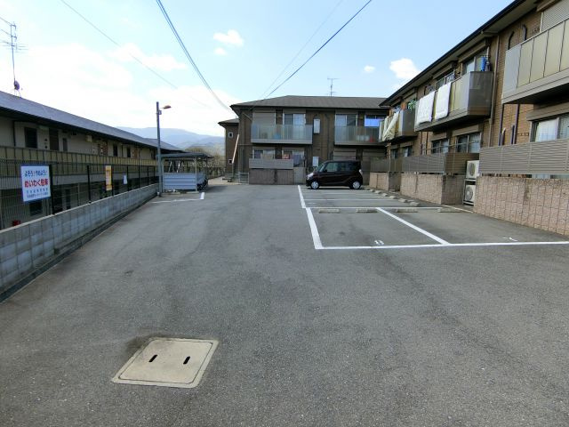 エスポワールⅡＡ棟の駐車場