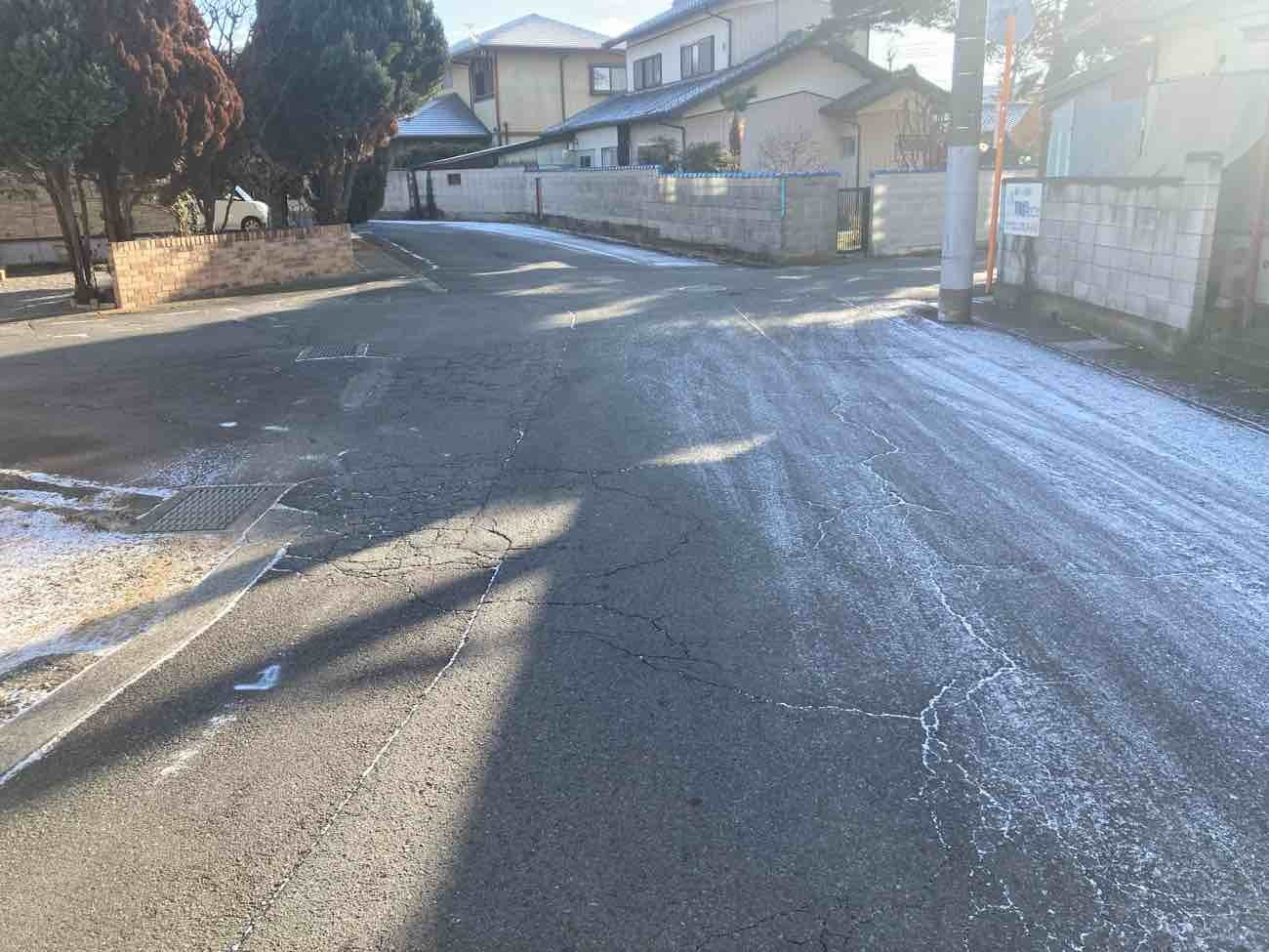 前橋市下小出町三丁目売地の前面道路含む現地写真|東に向かって撮影