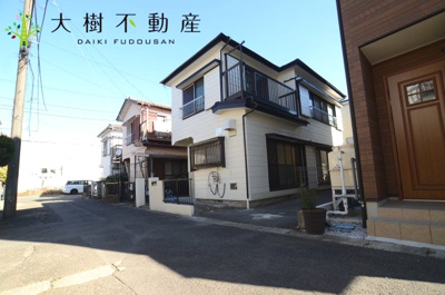 【前面道路含む現地写真】 | 海老名市中野２丁目　中古戸建て　 | 前面道路含む現地写真です