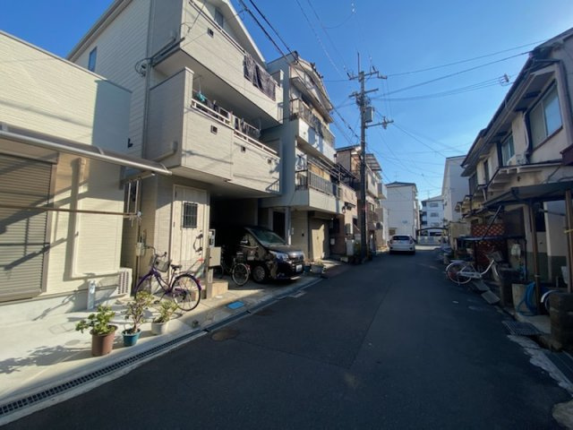 大東市氷野３丁目　戸建ての前面道路含む現地写真|■前道は約４．５ⅿで駐車も楽々です♪♪