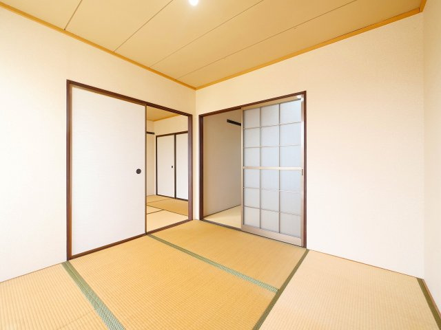 サニーハイツ朝日ヶ丘Aの和室|日本らしい落ち着いた雰囲気の和室です