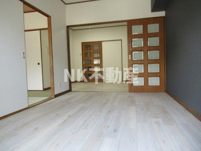 【寝室】 | メゾンド中新開（吉田賃貸） | 広くて明るい寝室