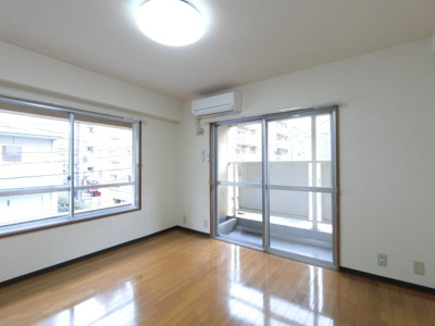 【居間・リビング】 | アイビープラザ | 明るい洋室です