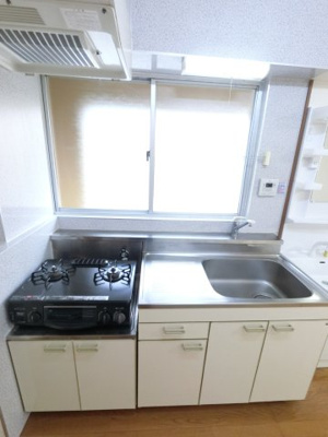 【キッチン】 | アイビープラザ | 窓のある台所です