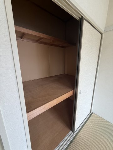 エステ東田の収納