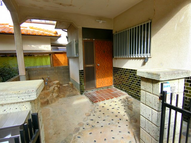 高松戸建のエントランス