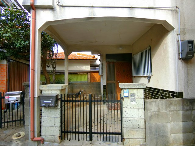 高松戸建のエントランス